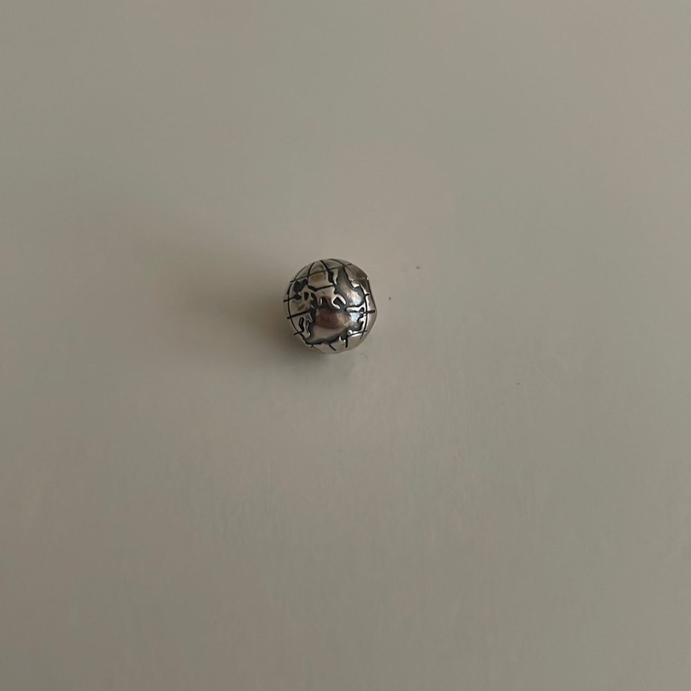 World Globe Pandora Clip